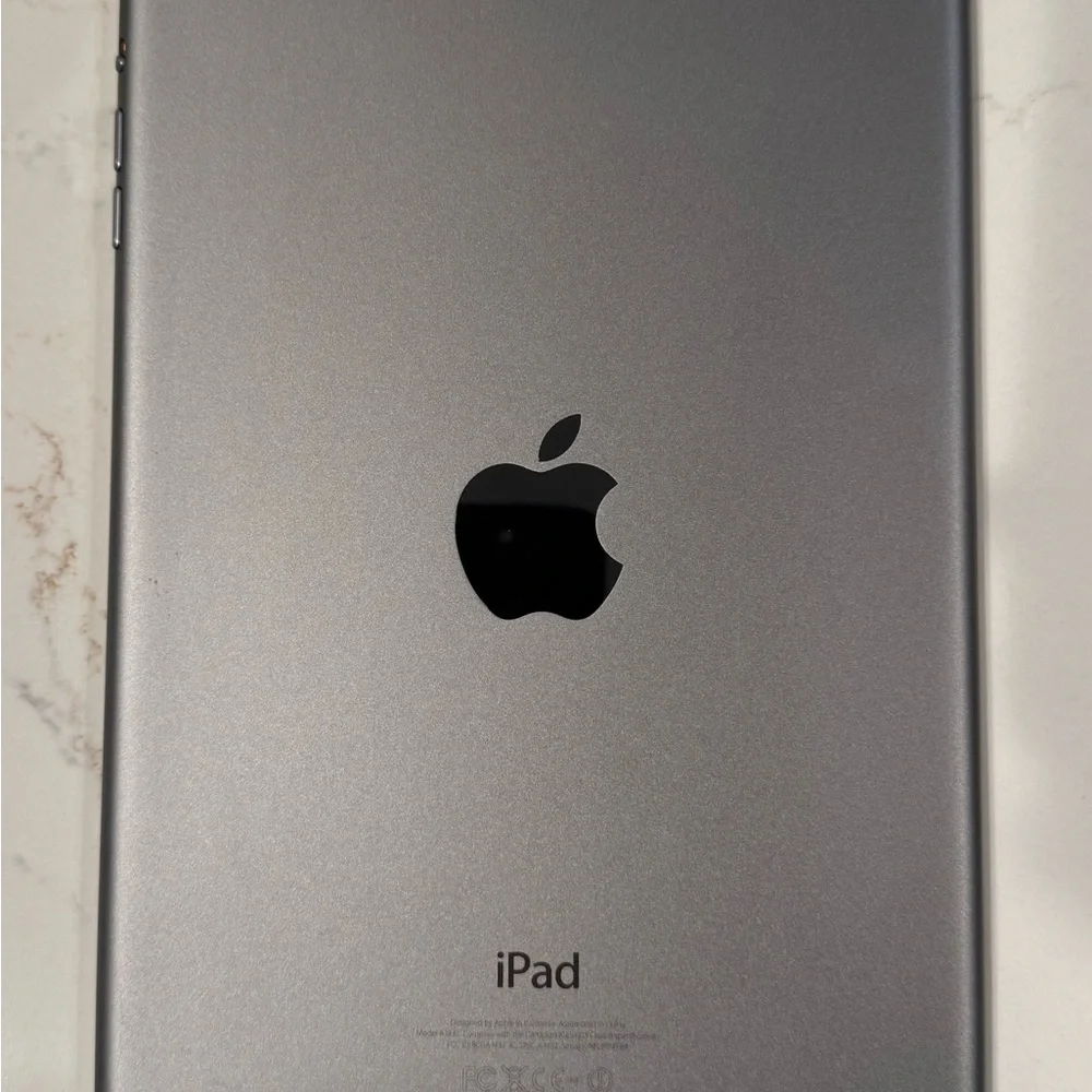 Apple iPad mini 16GB, Wi-Fi, 7.9” - Space Gray (MF432LL/A)